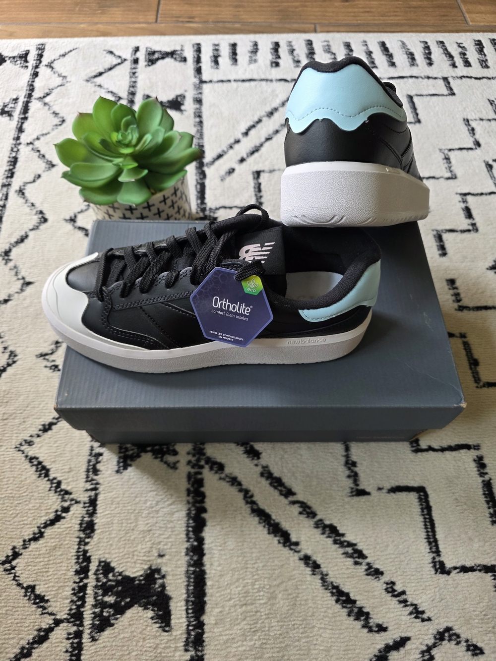 NEW BALANCE CT302 Black Leather Sneakers w/Ortholite  BRAND NEW! NEVER WORN!
